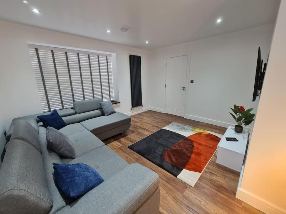 Elm Park Cheerful 4-Bedroom Holiday Home Hornchurch Esterno foto