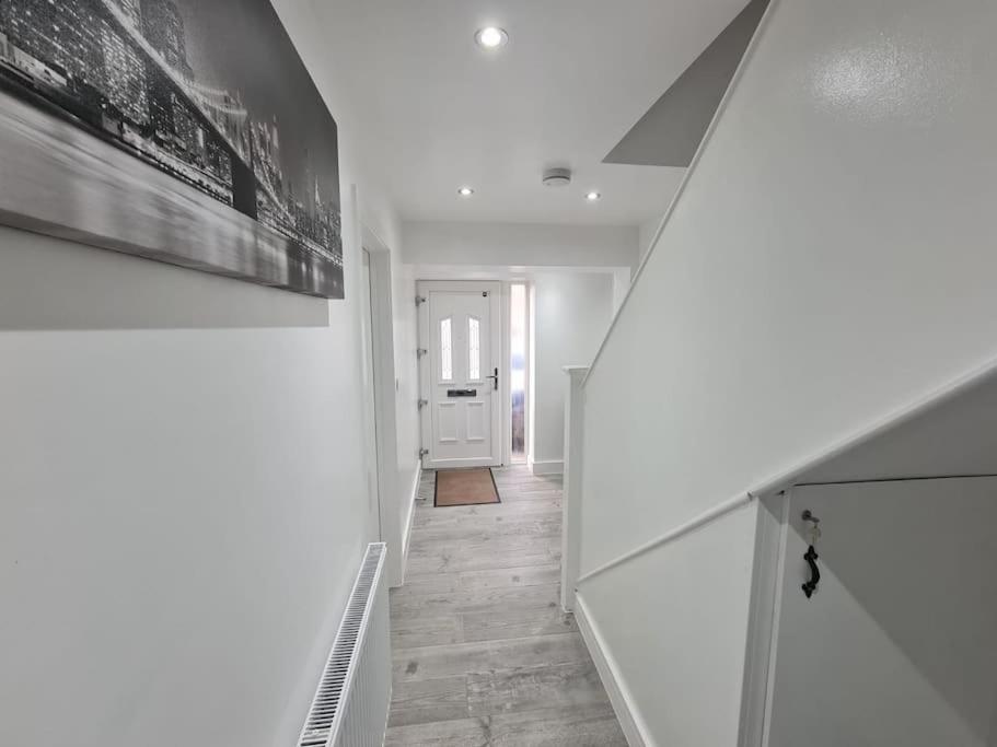 Elm Park Cheerful 4-Bedroom Holiday Home Hornchurch Esterno foto