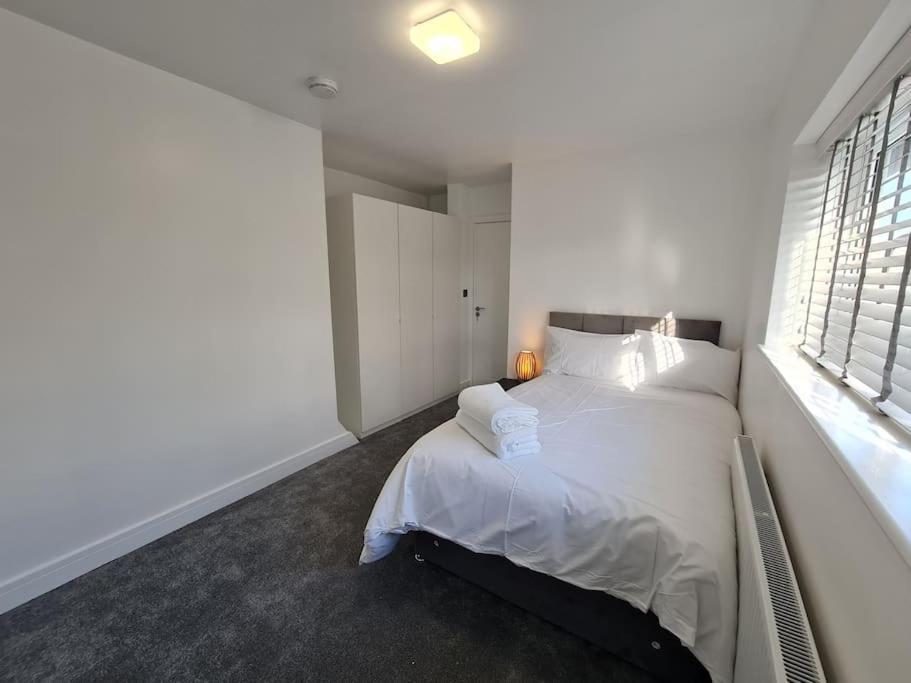 Elm Park Cheerful 4-Bedroom Holiday Home Hornchurch Esterno foto