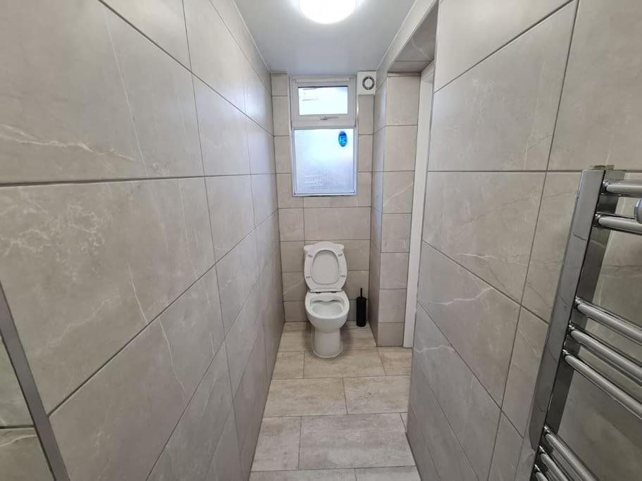 Elm Park Cheerful 4-Bedroom Holiday Home Hornchurch Esterno foto