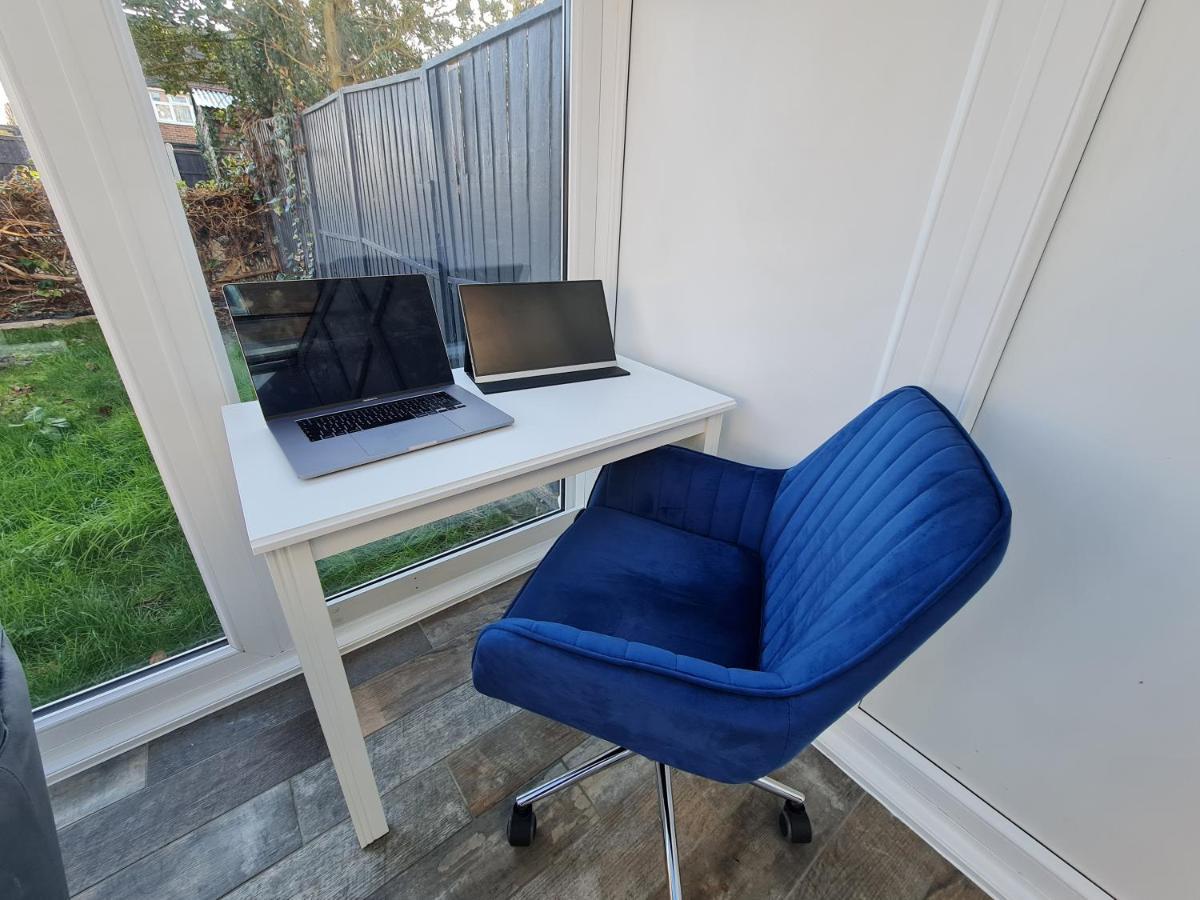 Elm Park Cheerful 4-Bedroom Holiday Home Hornchurch Esterno foto